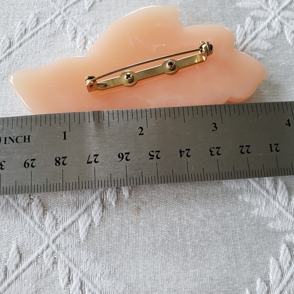 Vintage brooch.  Some form of plastic.  Engraved flower. - Picture 3 of 6